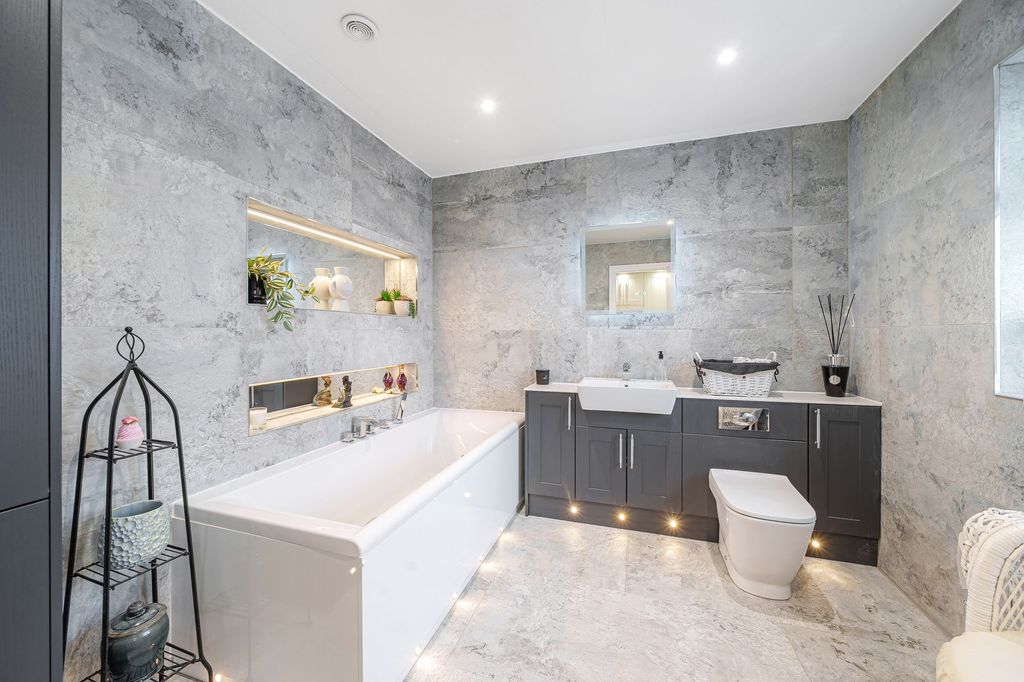 Property photo 2 of 28