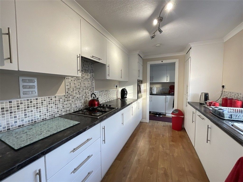 Property photo 1 of 10 Kitchen