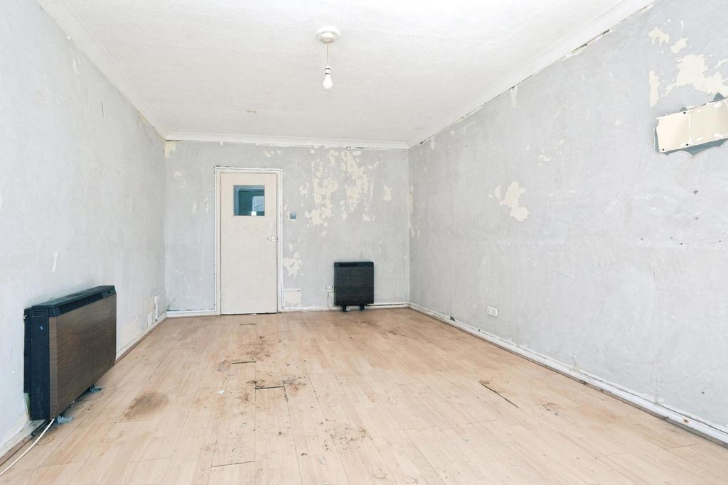 Property photo 3 of 11 Pbox-Img.Jpg