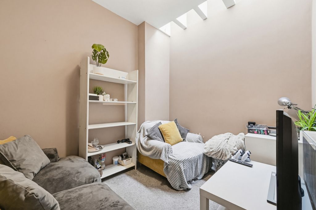 Property photo 3 of 9 Picture No. 12