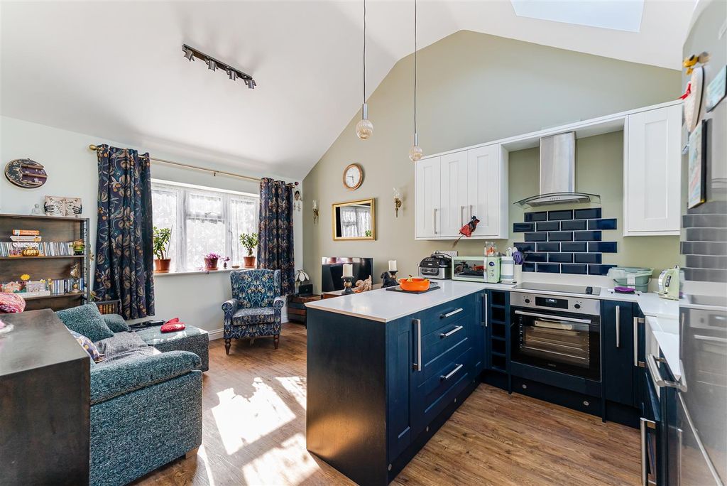 Property photo 3 of 17 Living Room/Kitchen