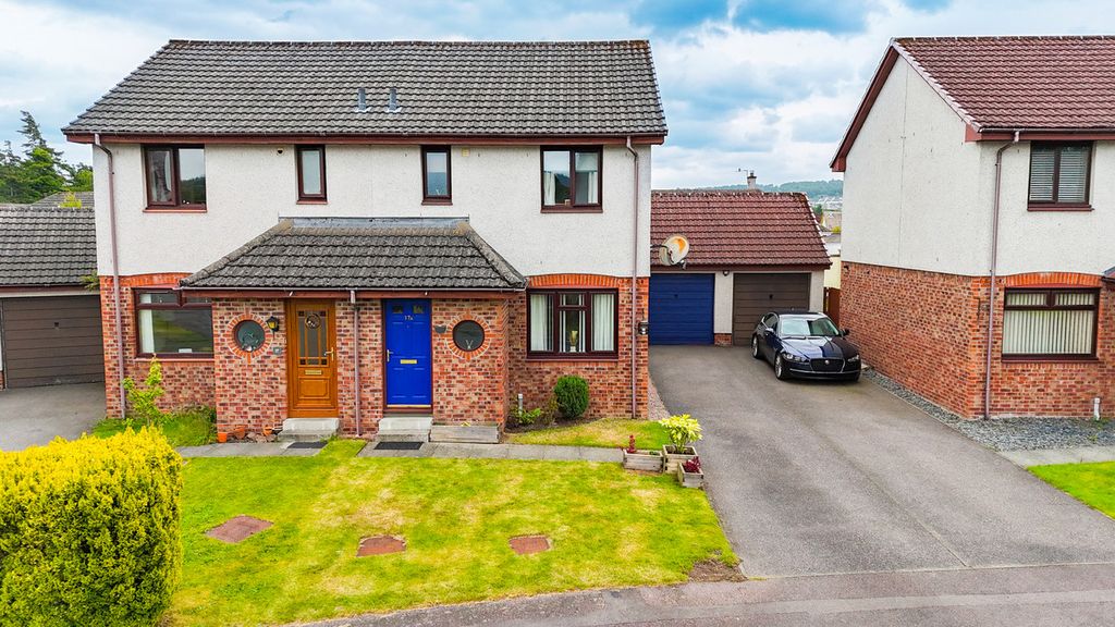 Property photo 1 of 32