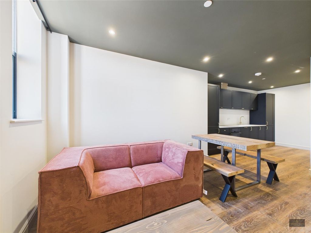 Property photo 3 of 9 Cam02887G0-Pr0446-Still044.Jpg