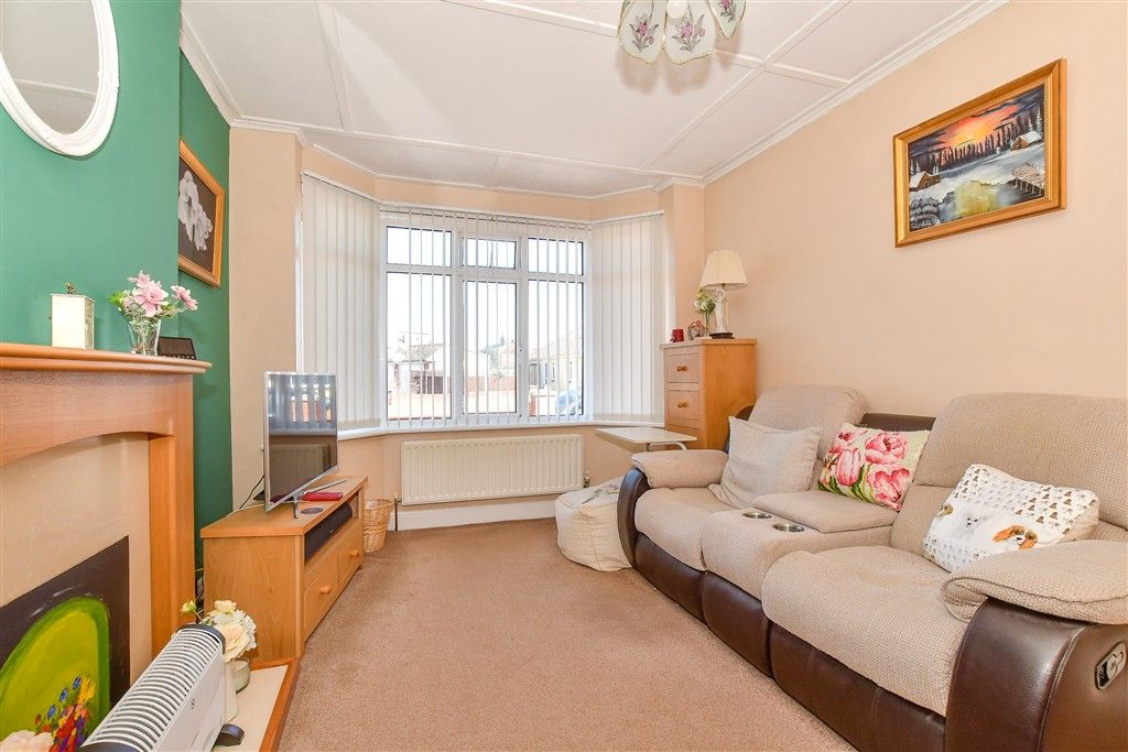 Property photo 3 of 10 Lounge