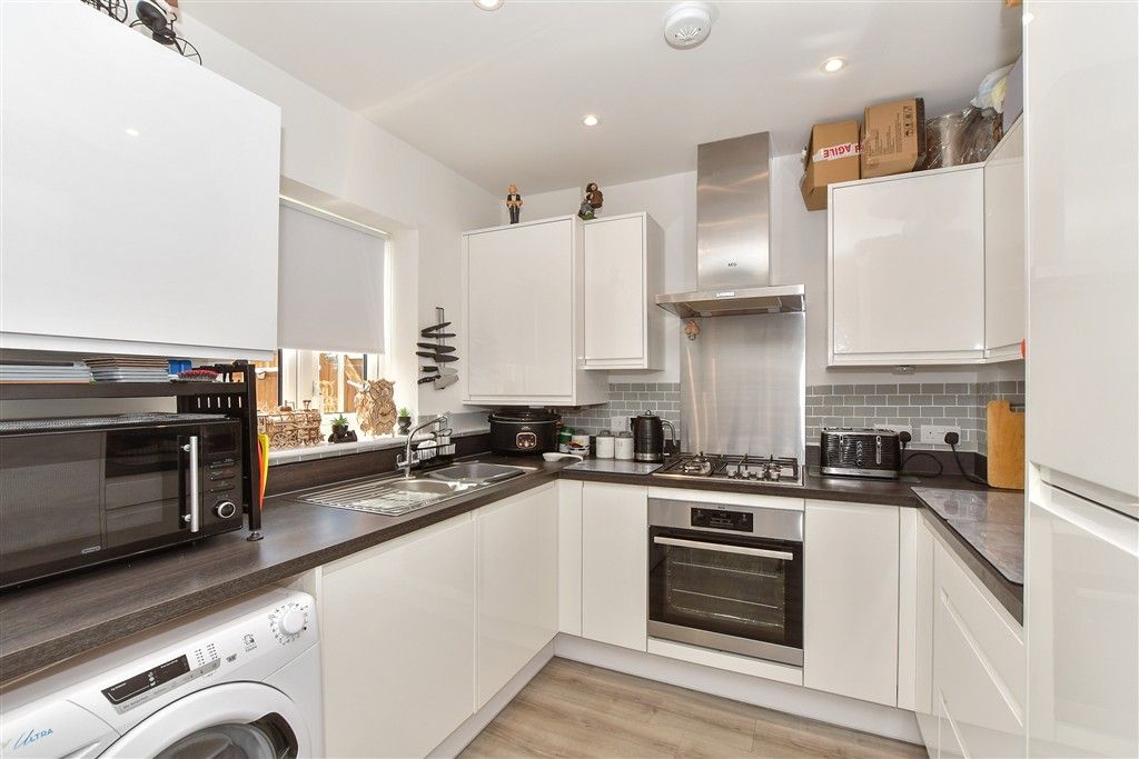 Property photo 2 of 11 Kitchen