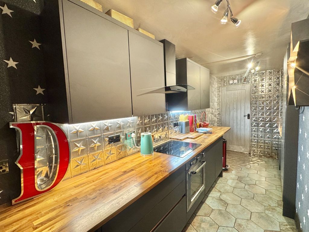 Property photo 1 of 17 Kitchen