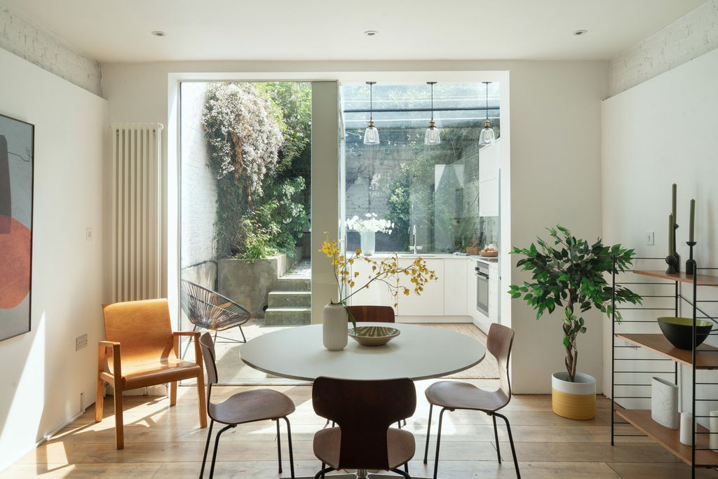 Property photo 1 of 24 282611 - St-Charles-Square-W12-023.Jpg