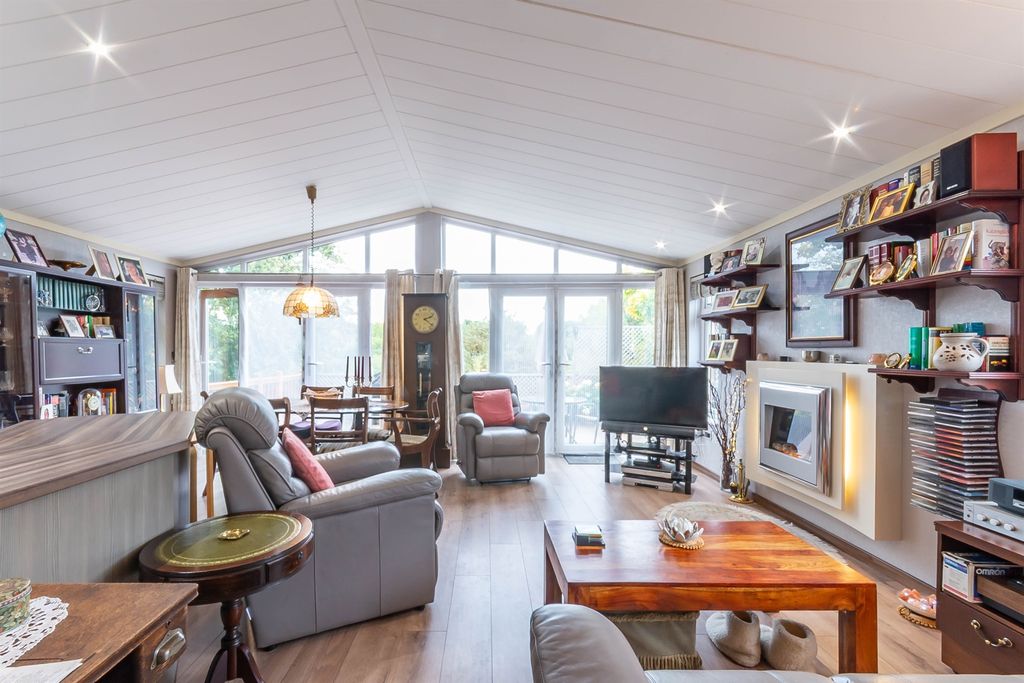 Property photo 2 of 18 Lounge Dining Area