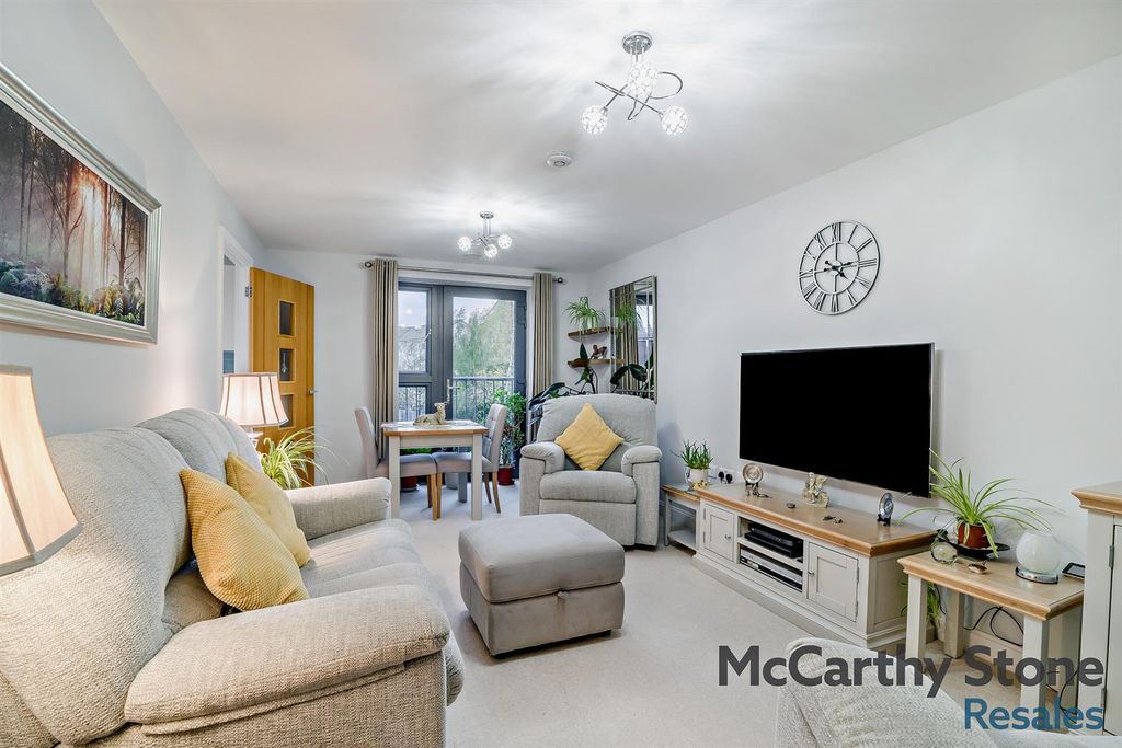 Property photo 2 of 20 Living Room