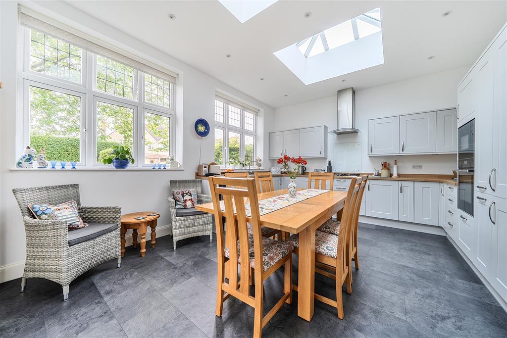Property photo 2 of 19 Kitchen/Breakfast Room