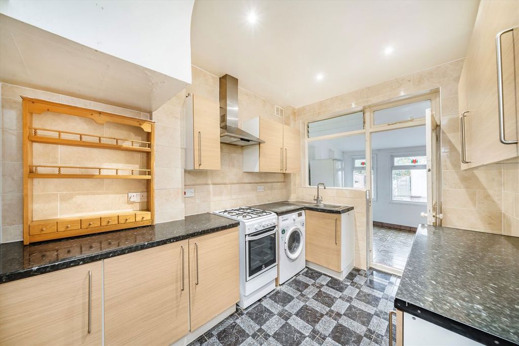 Property photo 3 of 6