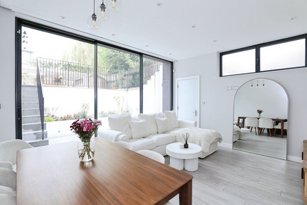 Property photo 3 of 15 Reception Room