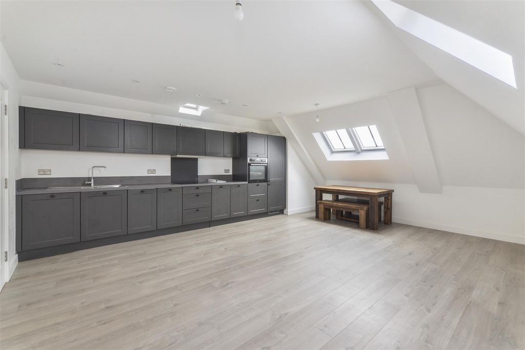 Property photo 3 of 10 06.Jpg
