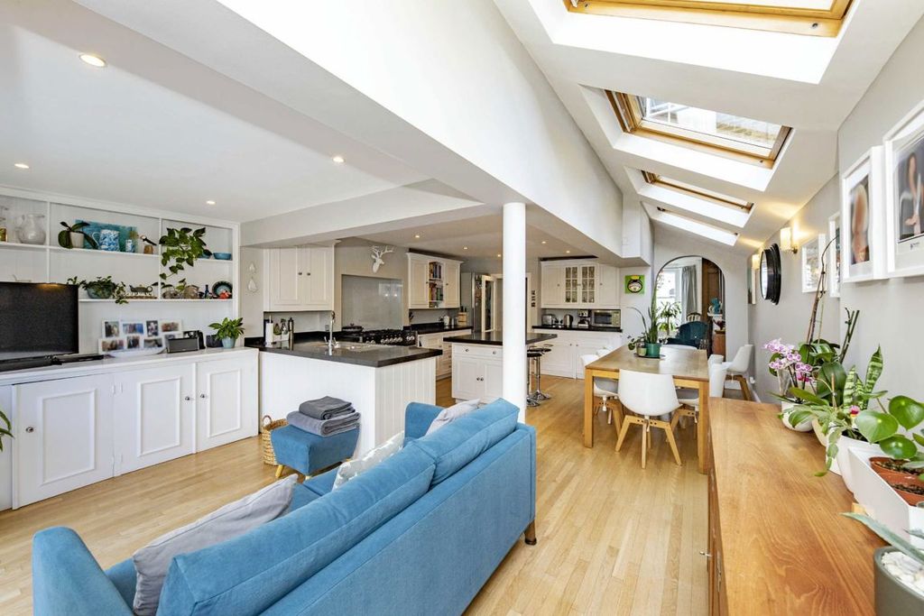 Property photo 3 of 8