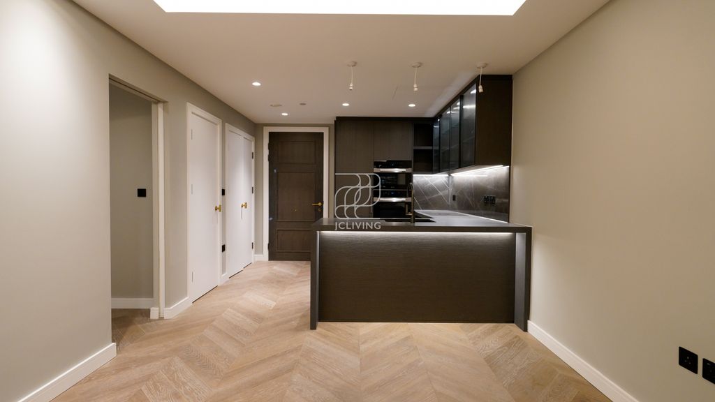 Property photo 1 of 11 One Bedroom Apartment, Cleveland, W1T