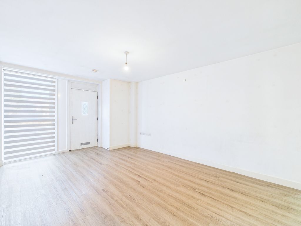 Property photo 3 of 7 Cam01909G0-Pr0492-Still001