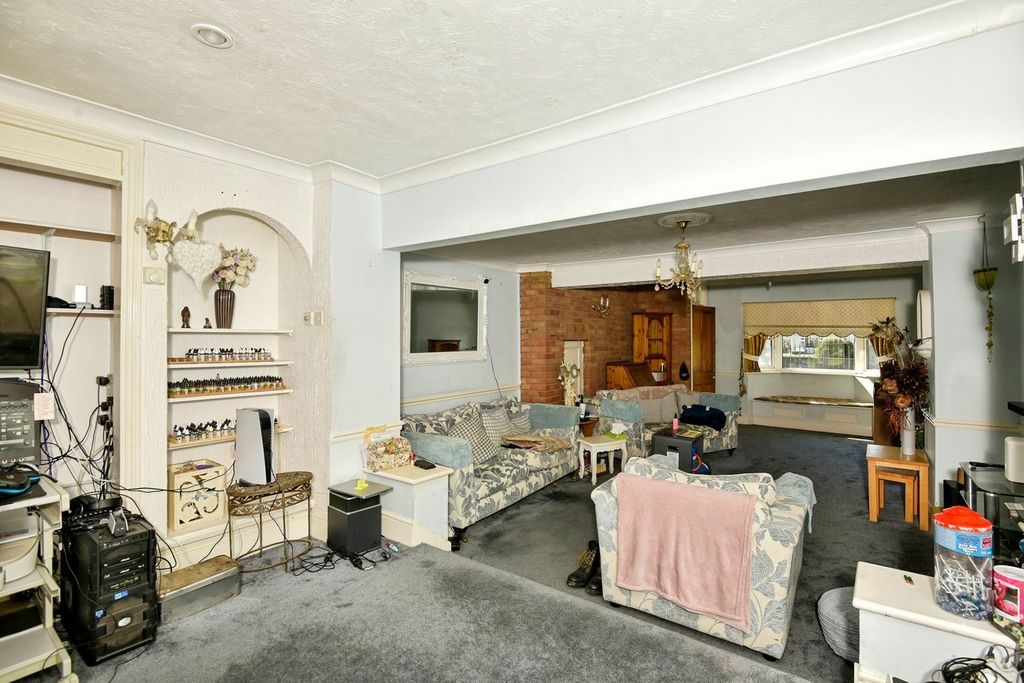 Property photo 3 of 20