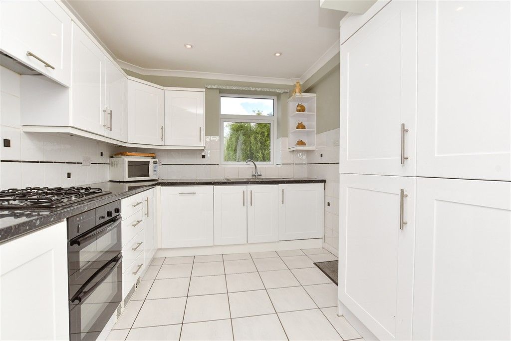 Property photo 3 of 12 Kitchen