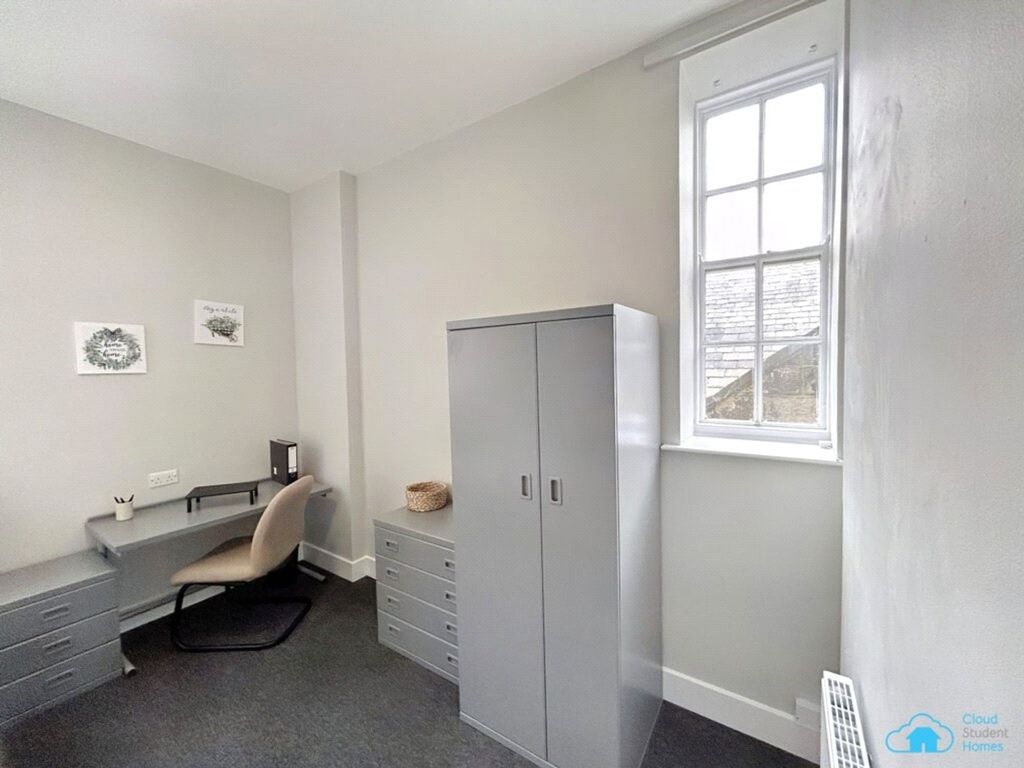 Property photo 3 of 10 Bedroom