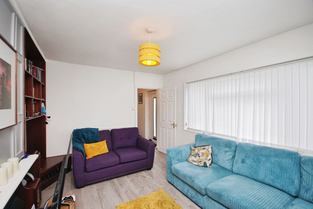 Property photo 3 of 15 Lounge