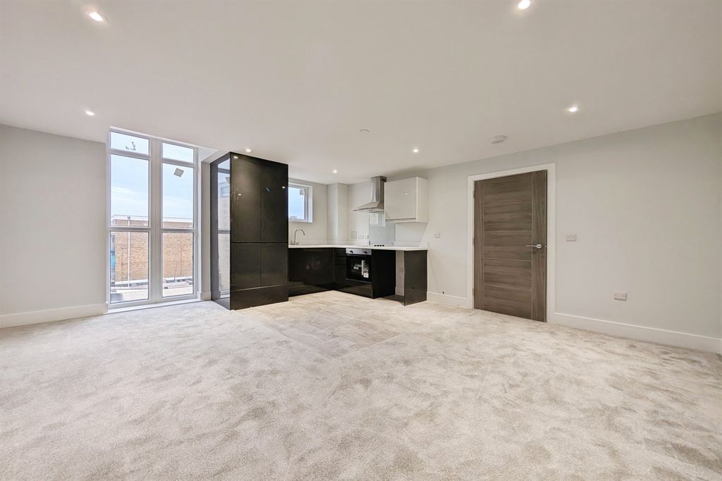 Property photo 2 of 5 (Main)