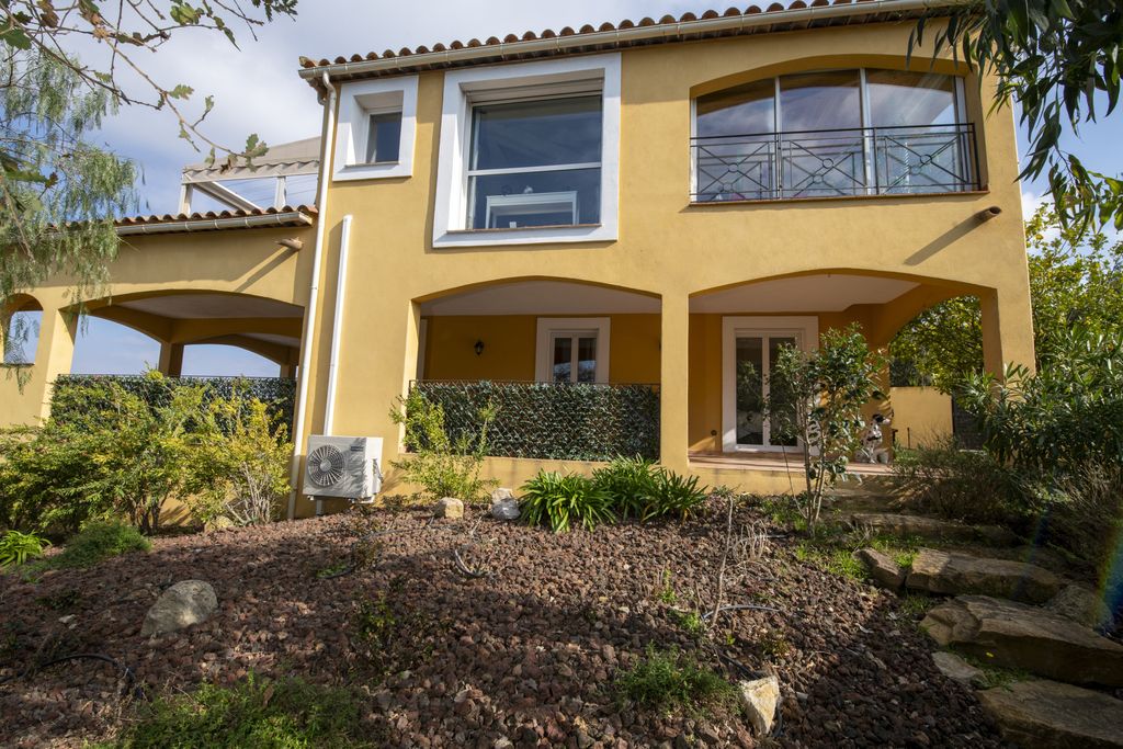 Property photo 2 of 32