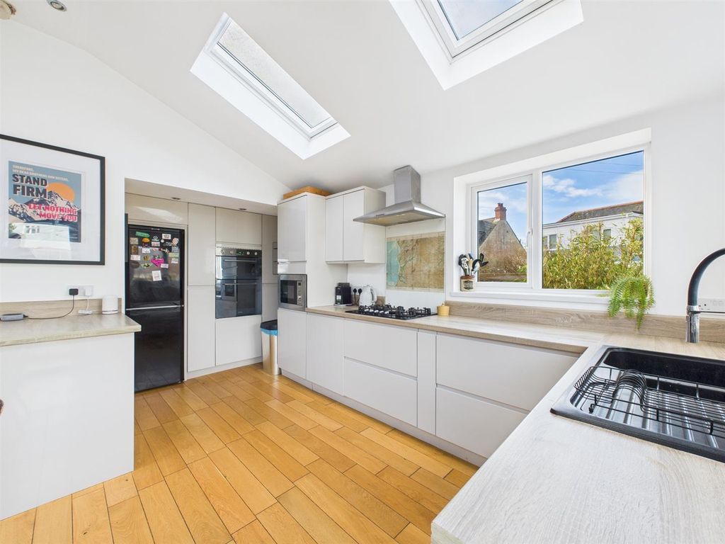 Property photo 2 of 24 Cam02295G0-Pr0385-Still012.Jpg