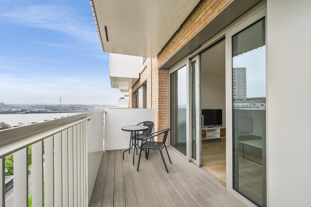 Property photo 3 of 12