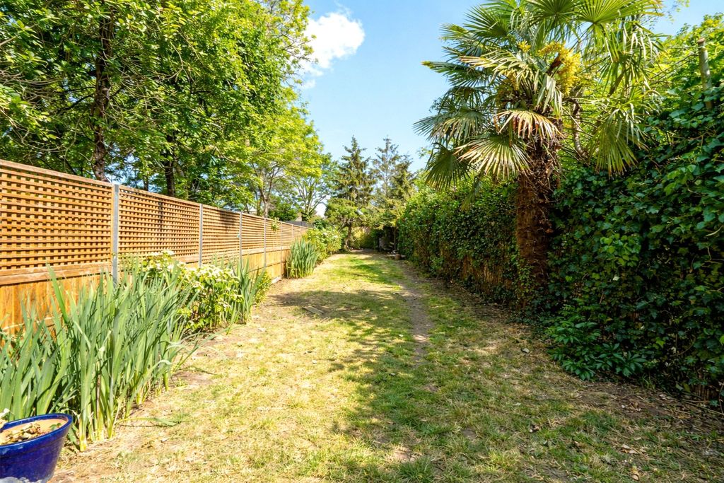 Property photo 3 of 23 Picture No. 28