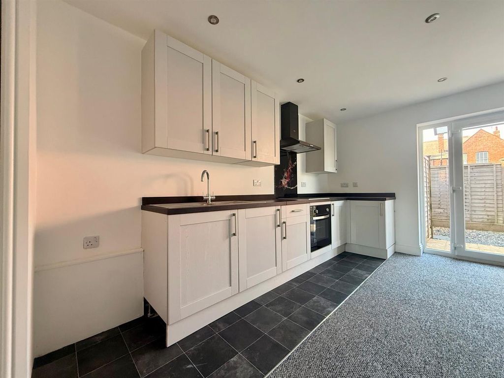 Property photo 3 of 8 Kitchen