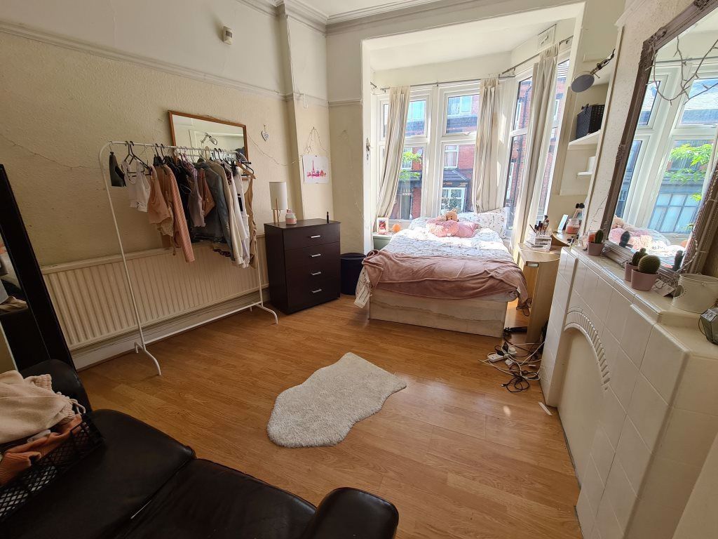 Property photo 3 of 30 Bright And Spacious Master Bedroom Featuring A Lar...