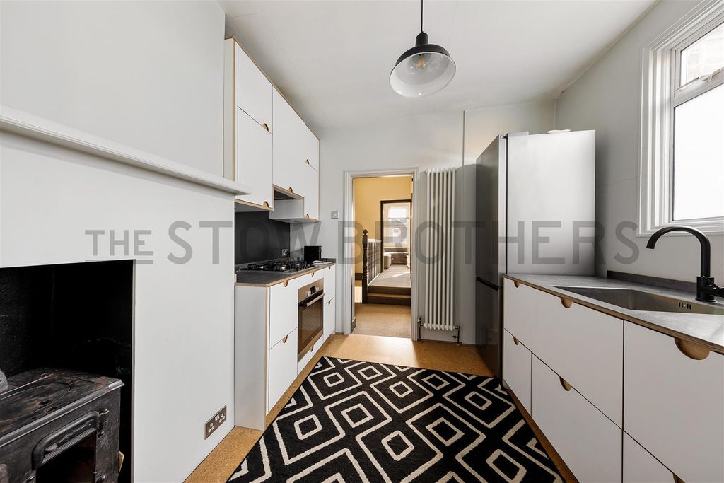 Property photo 3 of 23