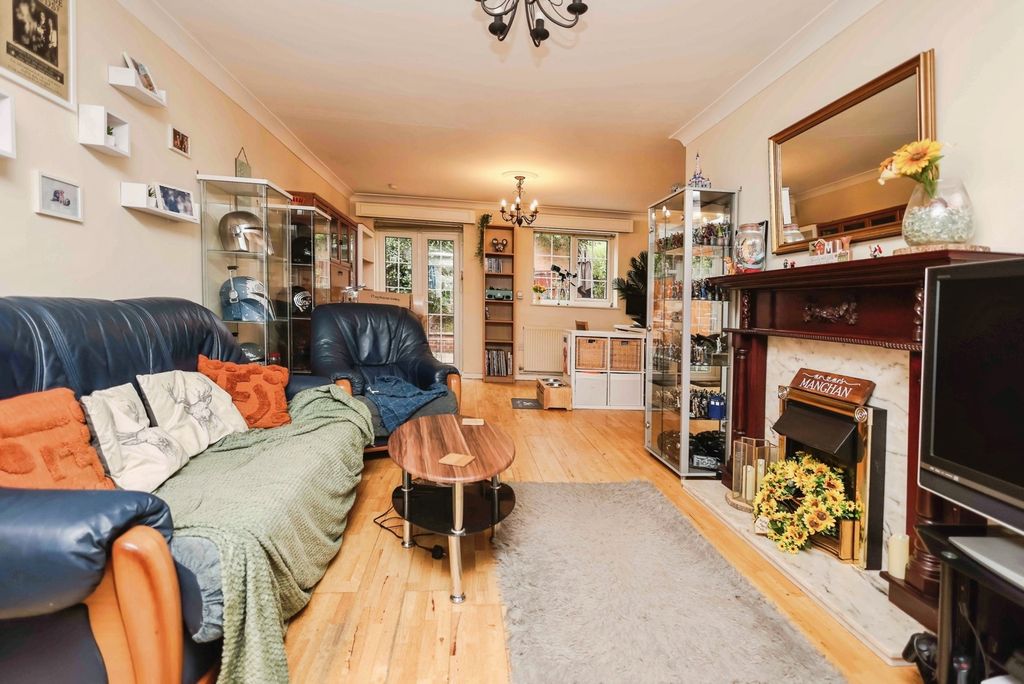 Property photo 2 of 17 Living Room