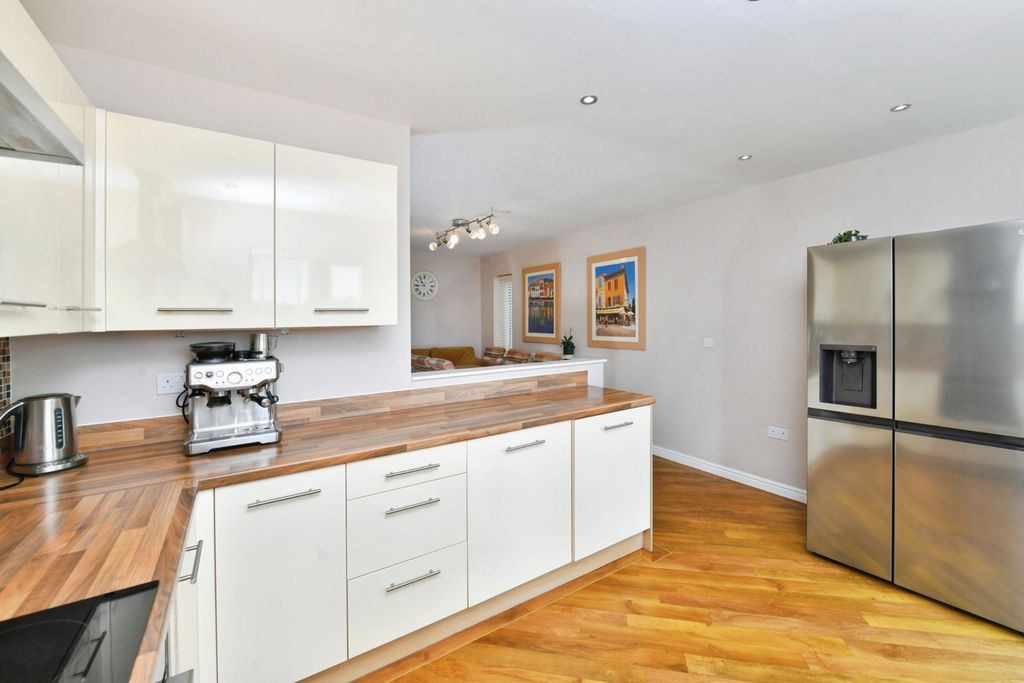 Property photo 3 of 18 Pbox-Img.Jpg