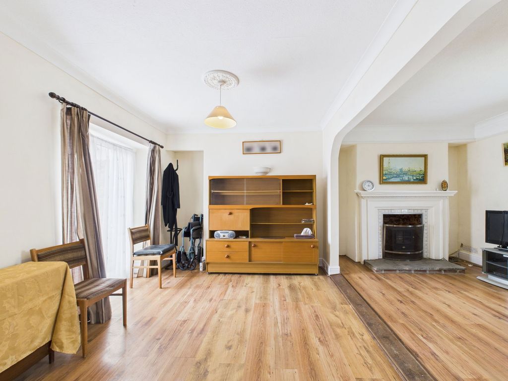 Property photo 3 of 12