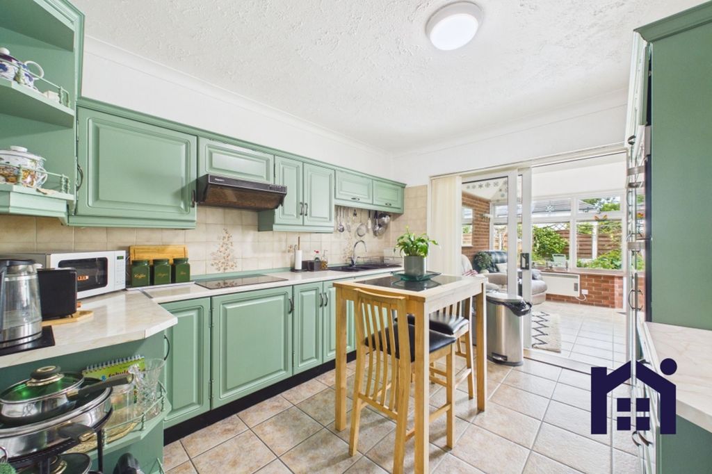 Property photo 2 of 22 Breakfast Kitchen