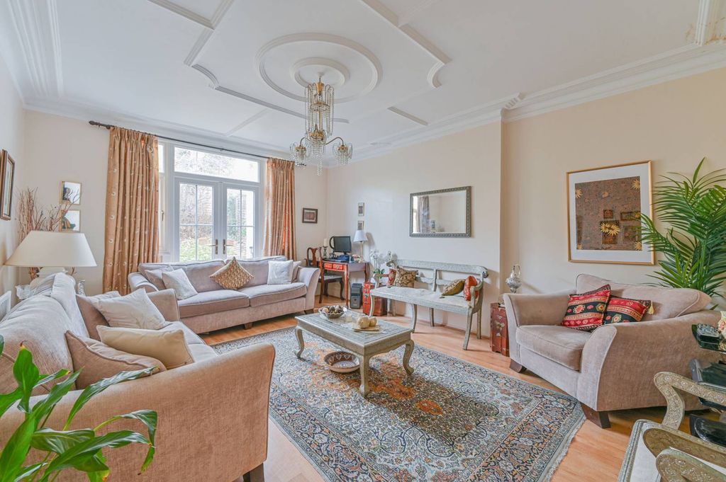 Property photo 2 of 19