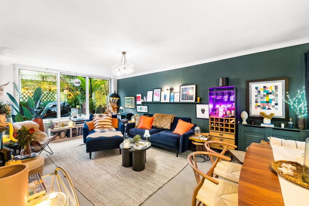 Property photo 2 of 18 Living Room