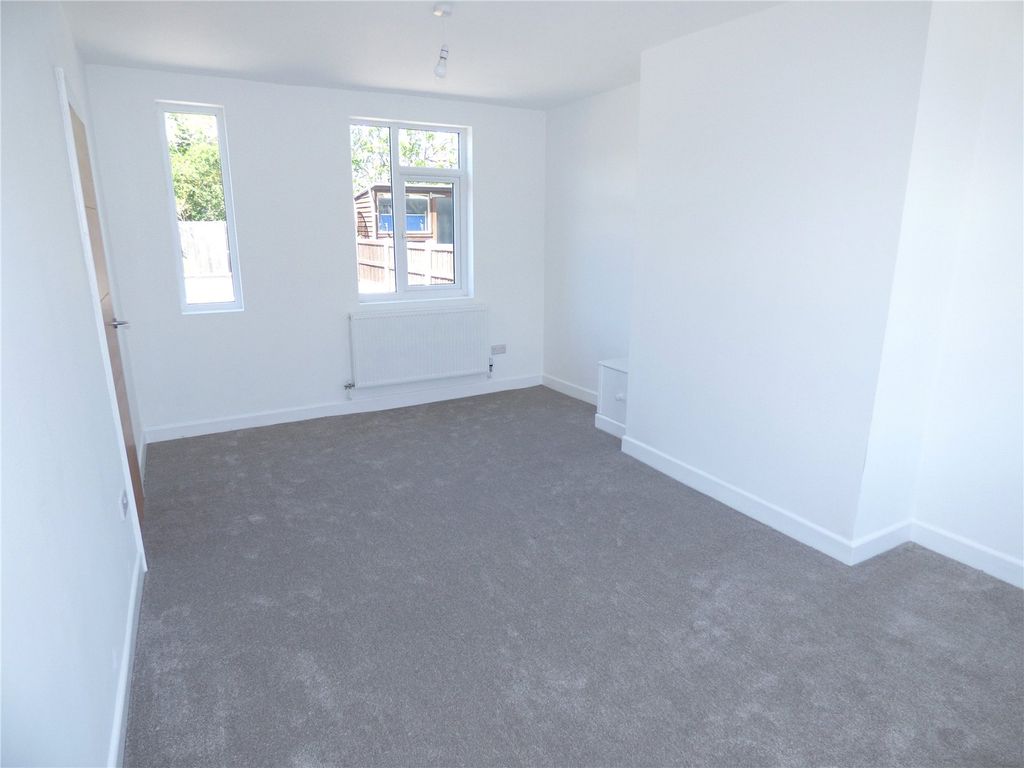 Property photo 3 of 15 Lounge