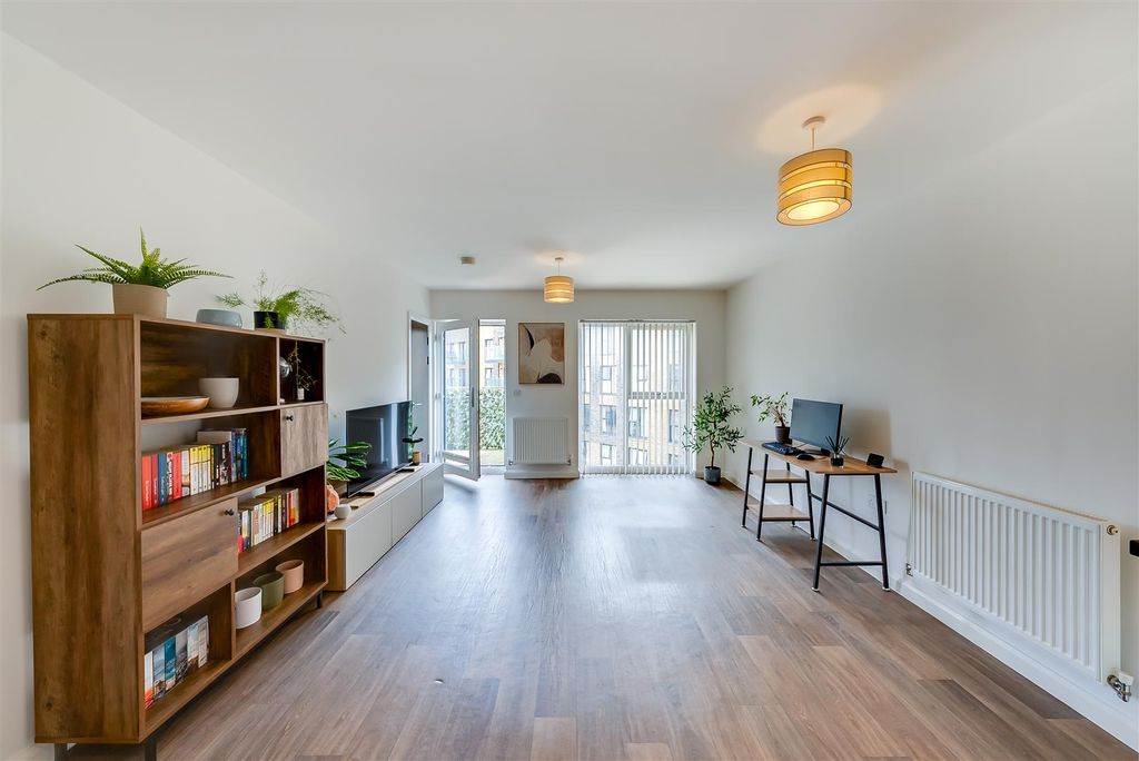 Property photo 3 of 14 A7S06024Hdr.Jpg