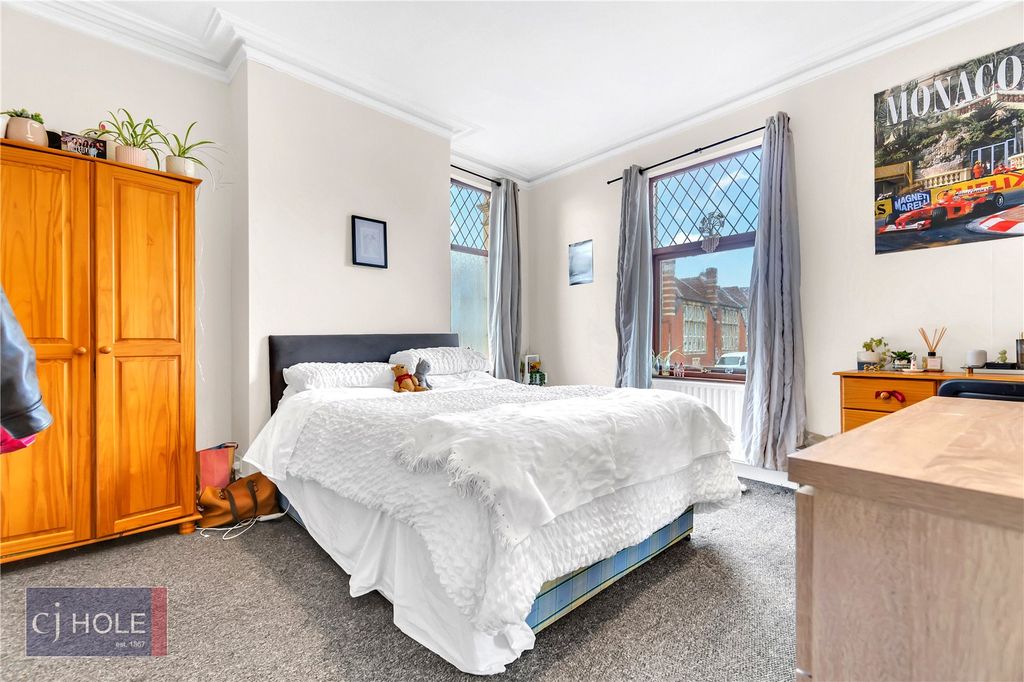 Property photo 1 of 27 Picture No. 24