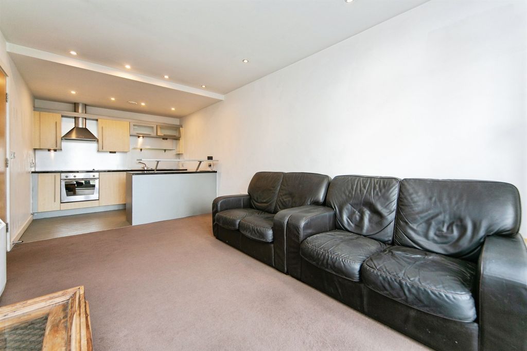 Property photo 3 of 12