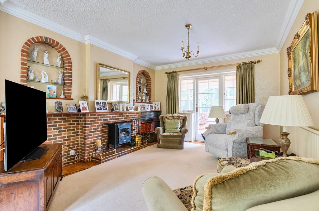 Property photo 2 of 14 1300089-17-683990...