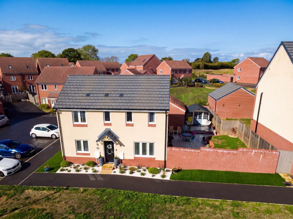 Property photo 1 of 16 5549380