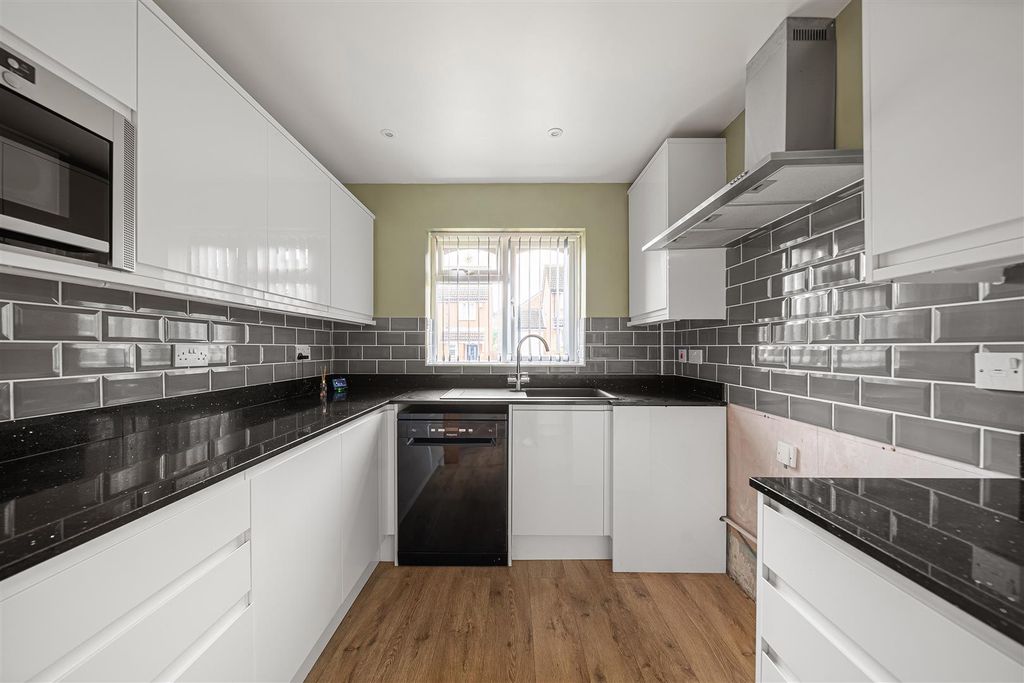 Property photo 3 of 20 Meadowdown-12.Jpg