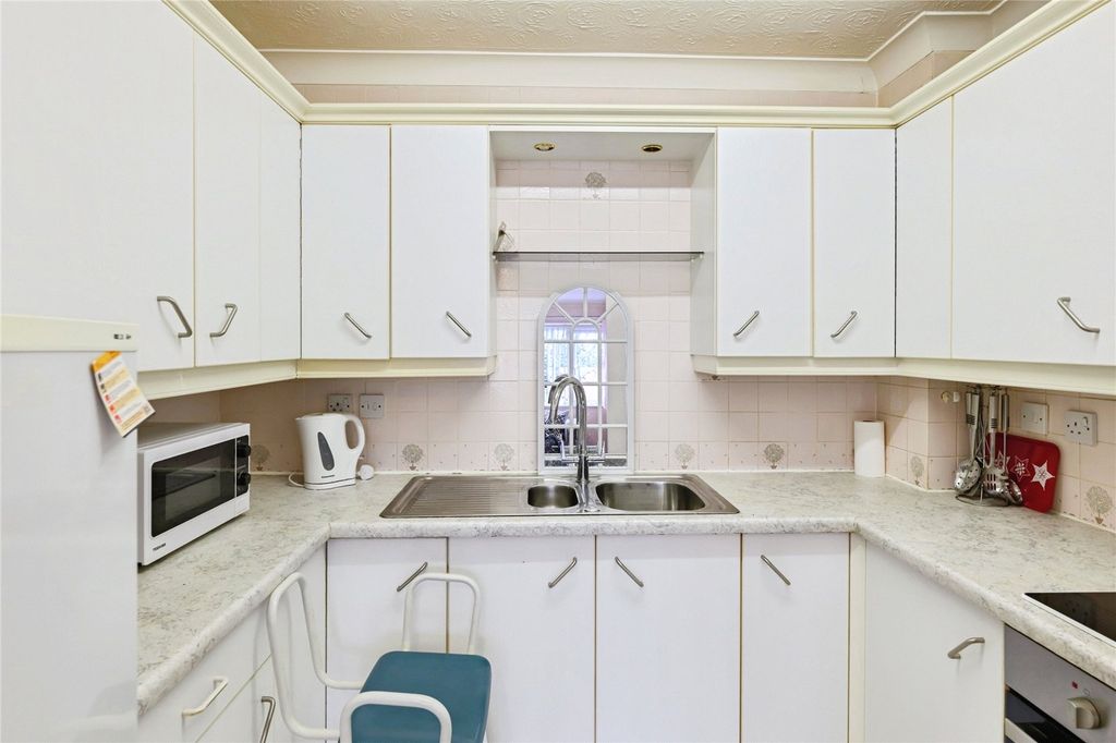 Property photo 2 of 11 Kitchen