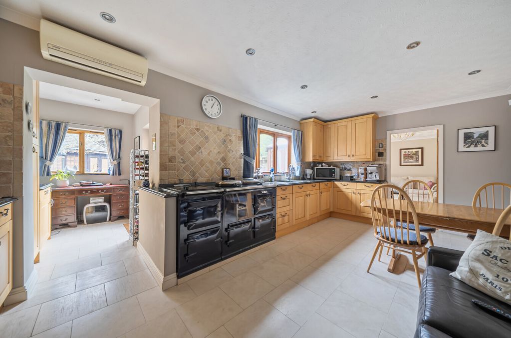 Property photo 2 of 14 1385387-1-6932F86...