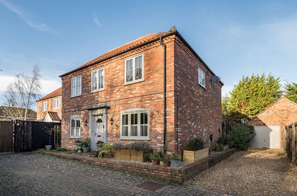 Property photo 1 of 22 -692d620E3B6A2-l-1384874-19-6929A4E51593B