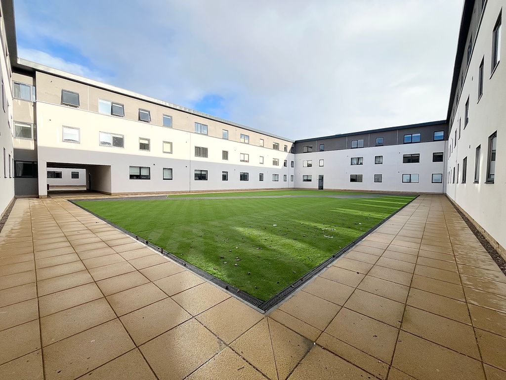 Property photo 2 of 11 Exterior