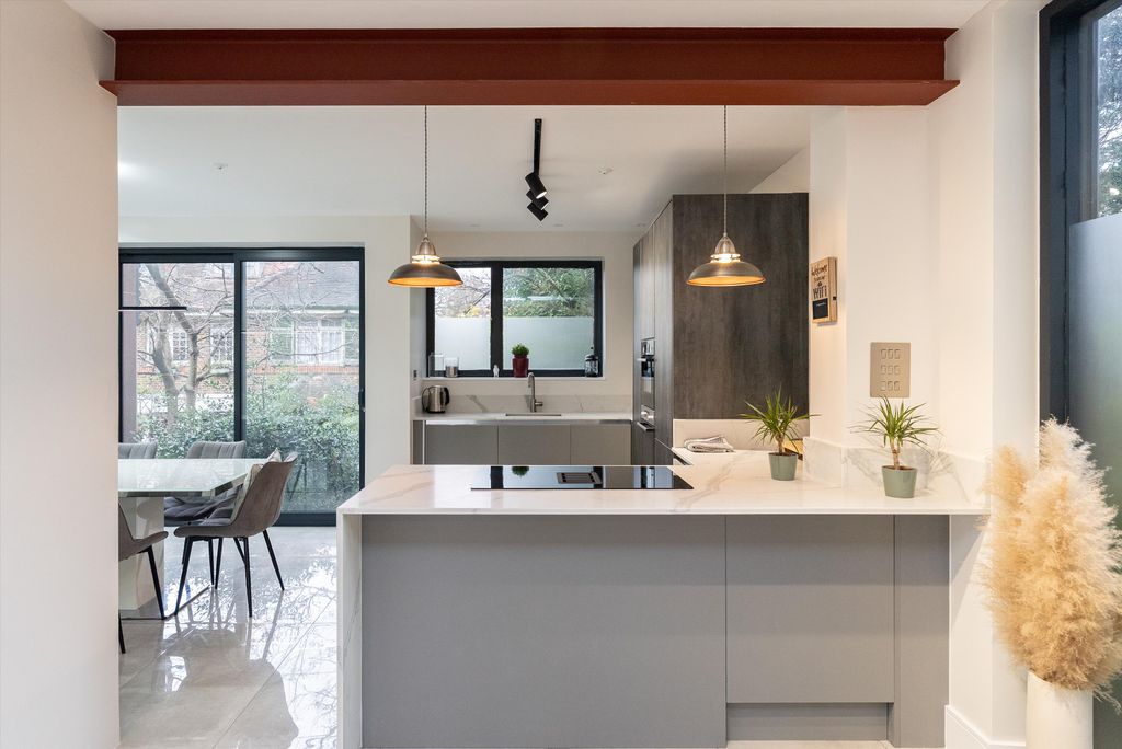 Property photo 3 of 11 Image